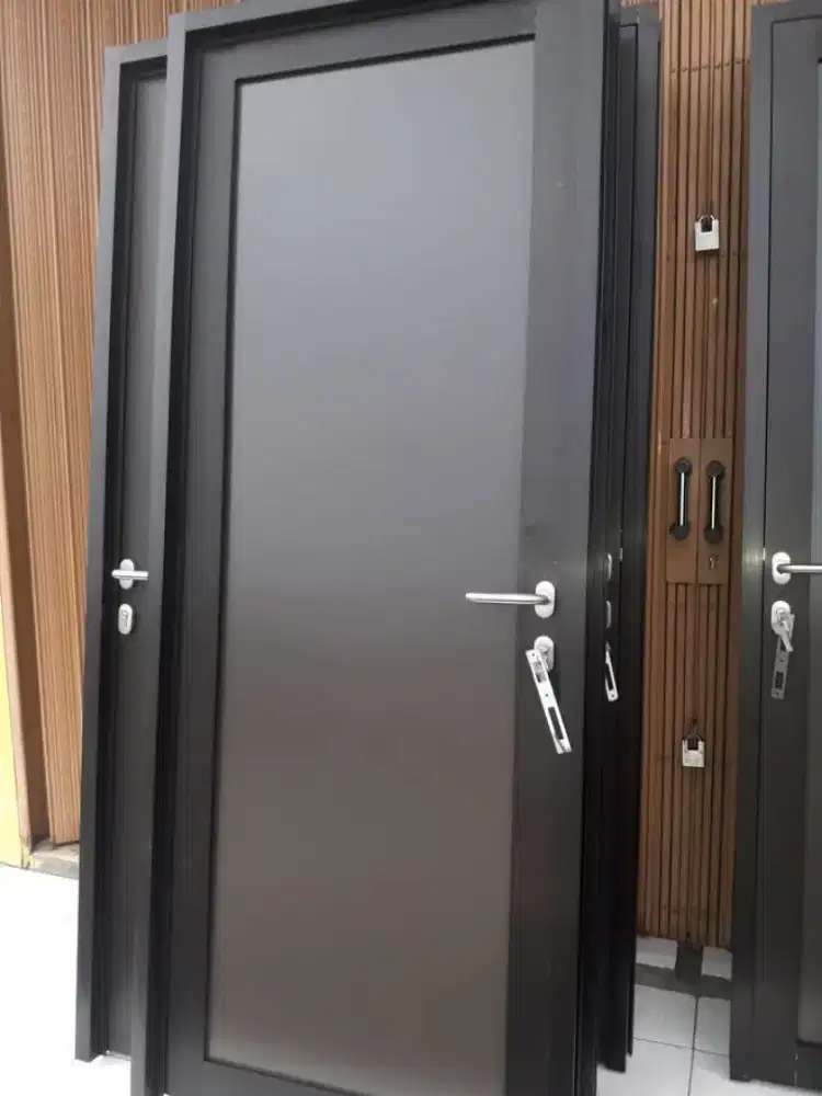 Pintu alumunium swing T220cm L100cm hrg berikut pasang 2,3 jt bs COD