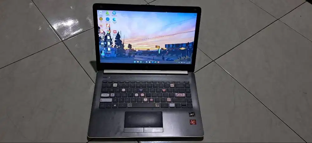 Laptop merk hp pemakaian mahasiswa kondisi bagus