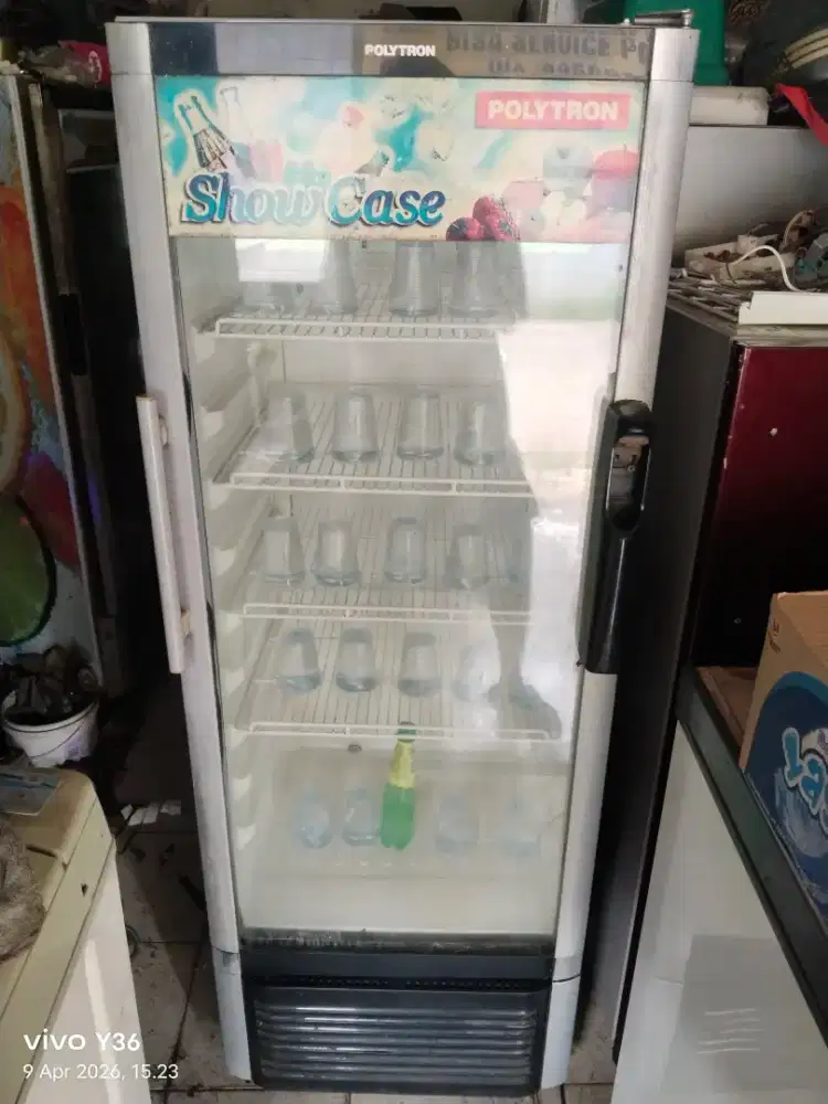 Di jual cepat showcase 4 rak politron  orisinil