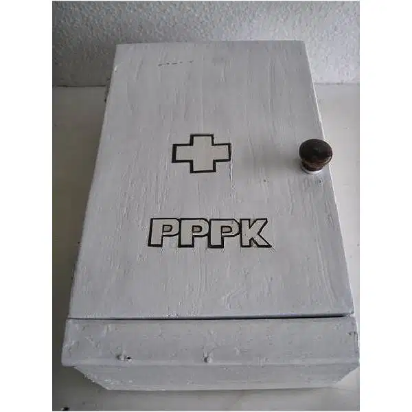 Kotak obat djadoel terbuat dari bahan kayu antik