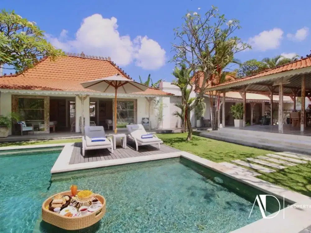 LEASEHOLD | TROPICAL BALINESE-STYLE VILLA IN PRIME BERAWA, CANGGU
