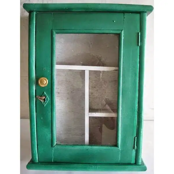 Kotak obat djadoel warna hijau terbuat dari bahan kayu djati