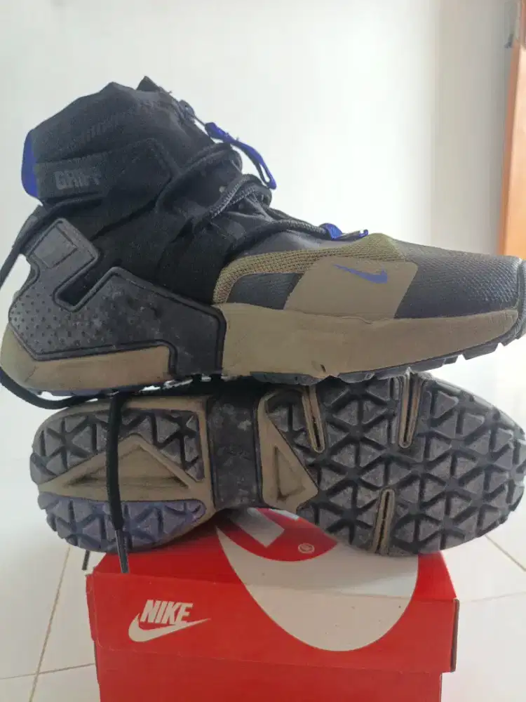 Sepatu Nike huarace grip olive