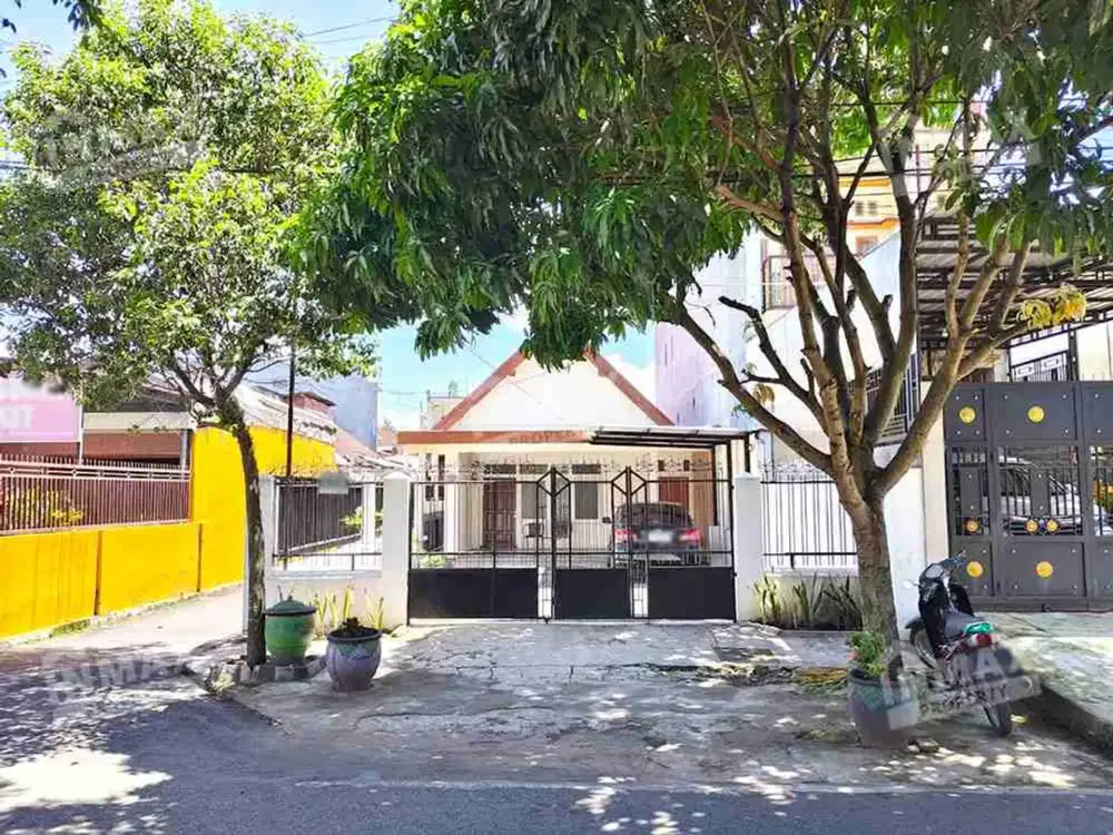 Rumah Luas Tengah Kota Jalan Jaksa Agung Suprapto Dekat Sekolah Corjesu dan RS Saiful. Anwar