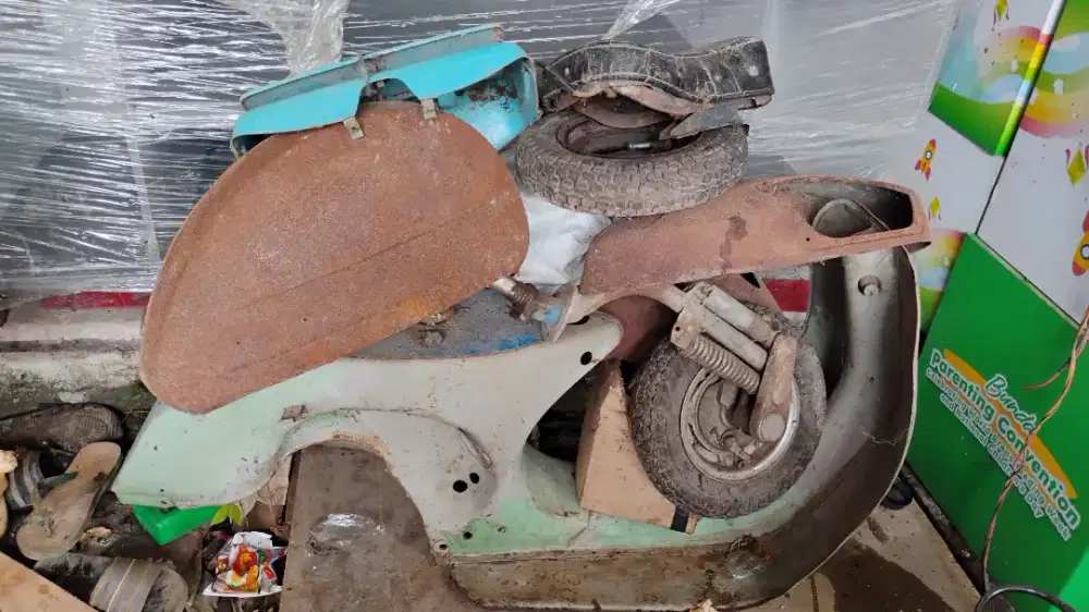 Motor Vespa P150S Bahan