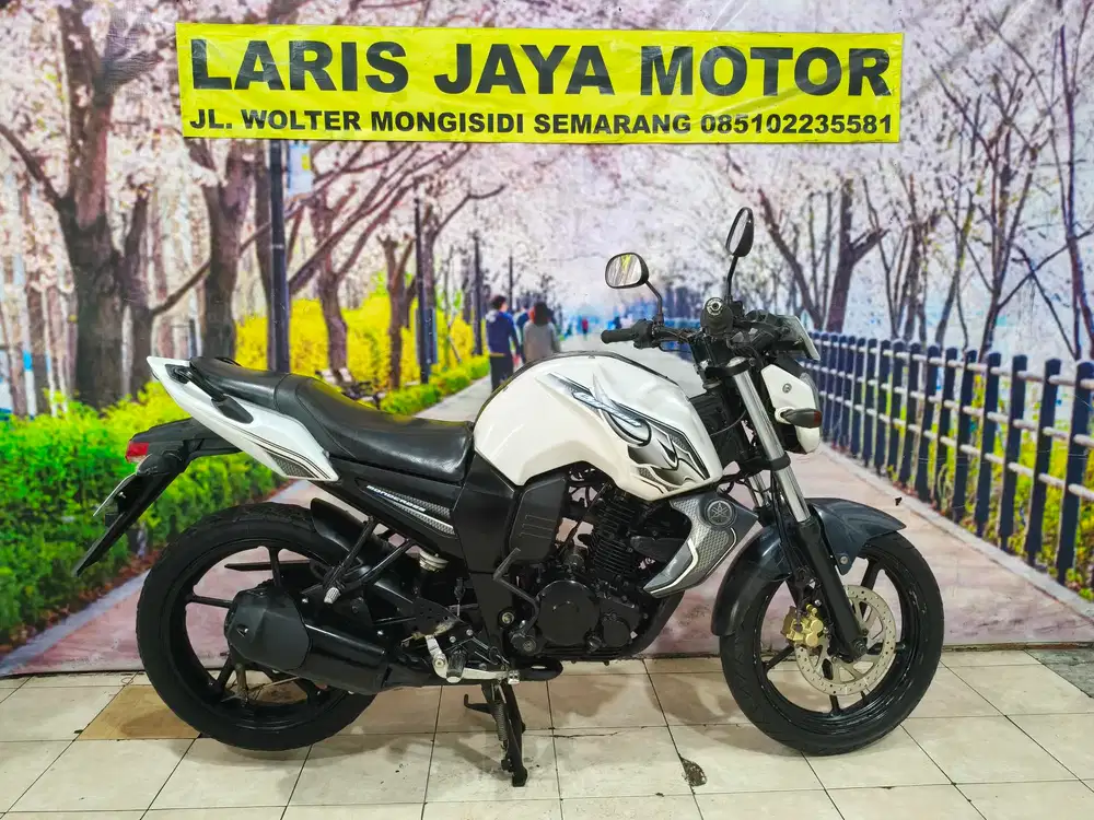 Byson tangan pertama