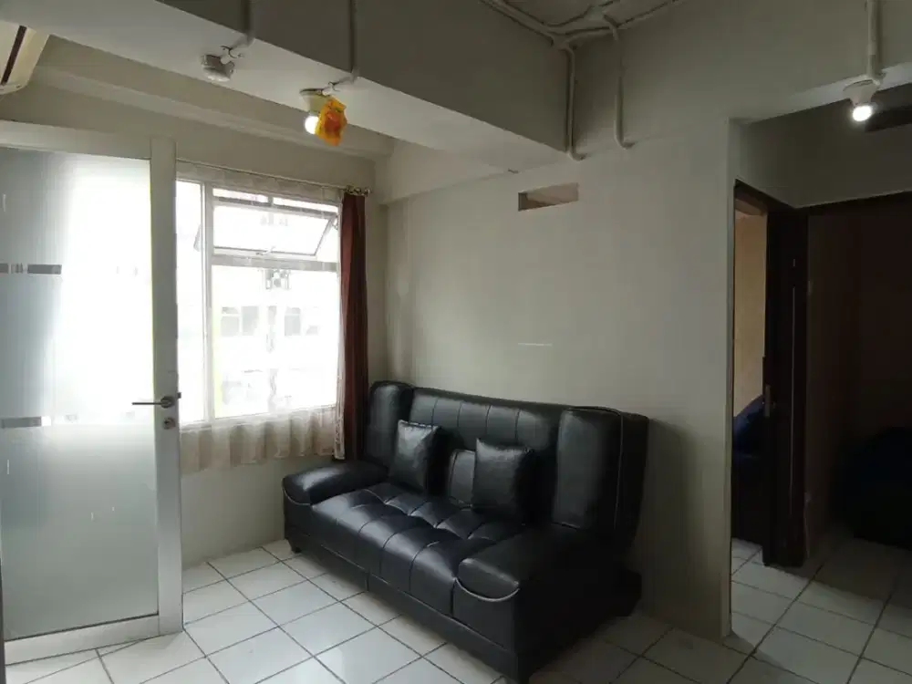 Disewakan Apartemen Lantai Tinggi Dengan View Kolam | Murah