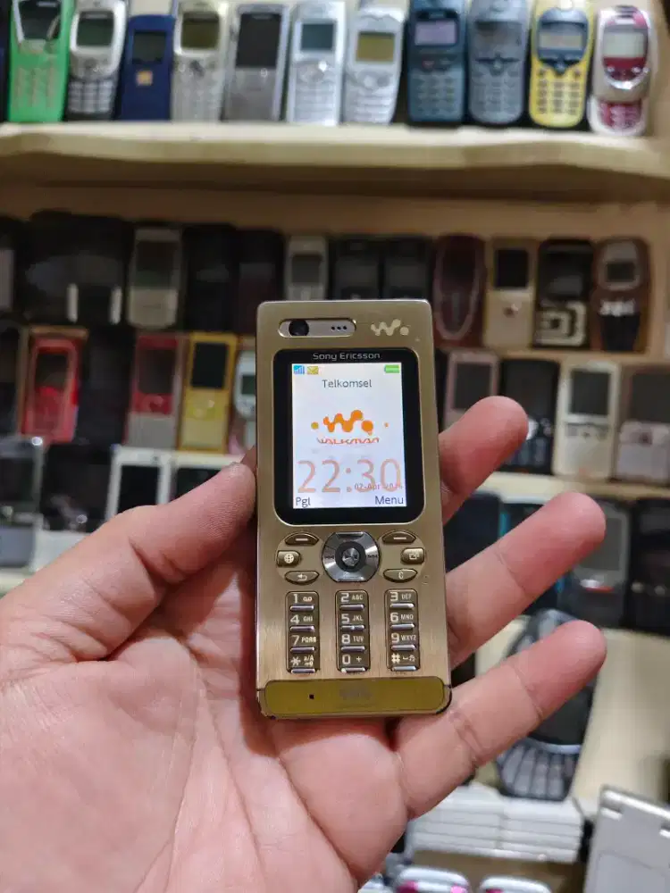 Sony Ericsson W880i Gold Full Original mulus all operator