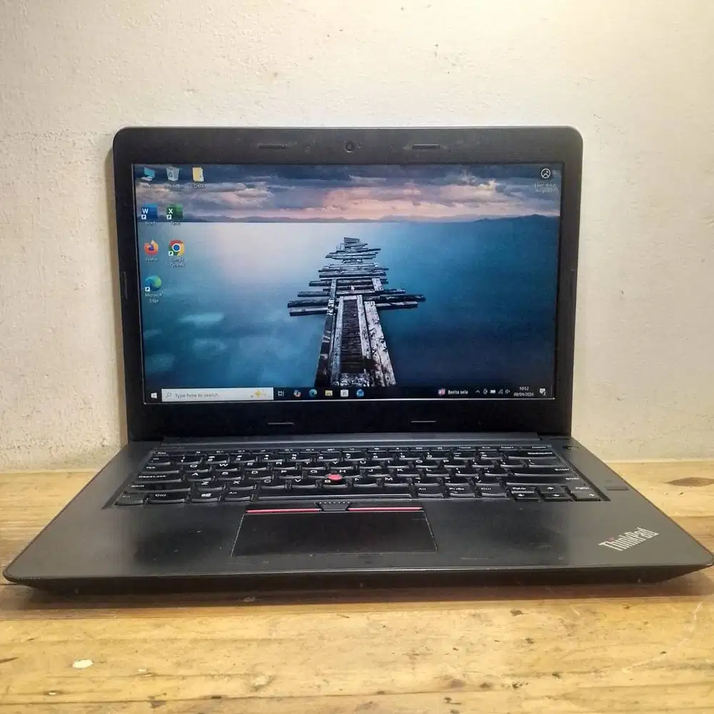 Lenovo core i3 gen 7 Ram 8 GB SSD 128 GB FHD