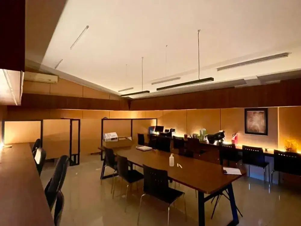 Disewakan Gudang dan Kantor Full Interior siap pakai di Green Sedayu Bizpark, Jakbar