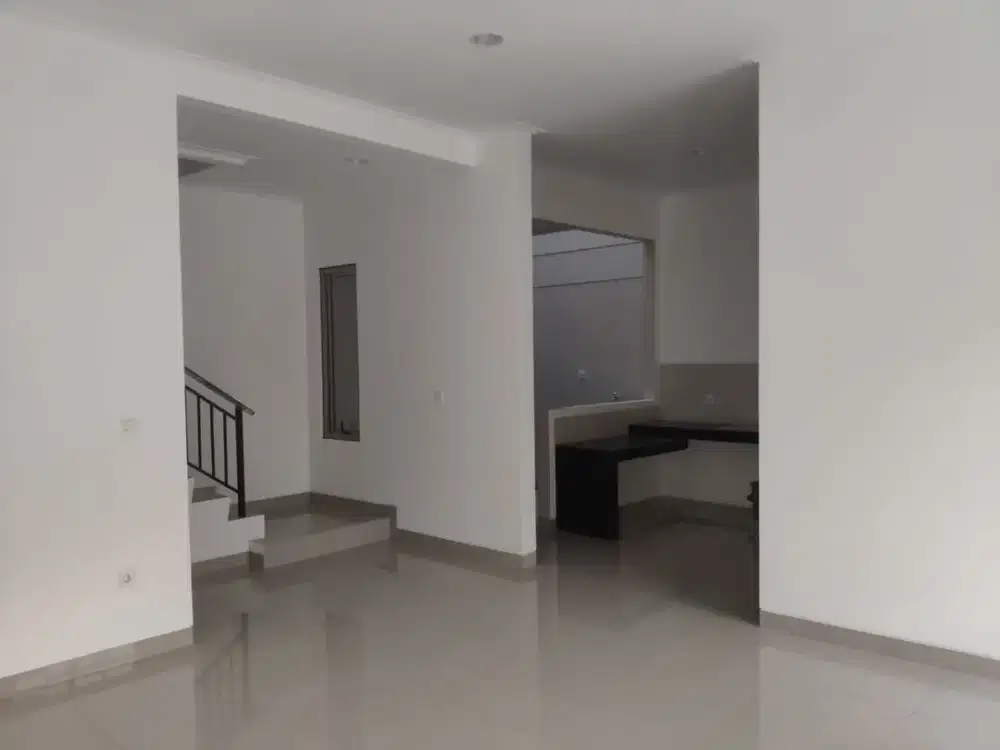 jual rumah 2 lantai PIK 2 uk 8x12,5m kosongan