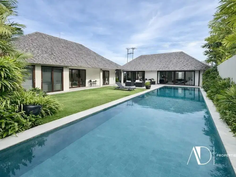 LEASEHOLD | TROPICAL 3-BEDROOM VILLA WITHIN A COMPLEX IN UMALAS BUMBAK