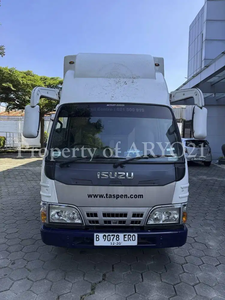 Isuzu NKR55 Ex-Mobil Layanan