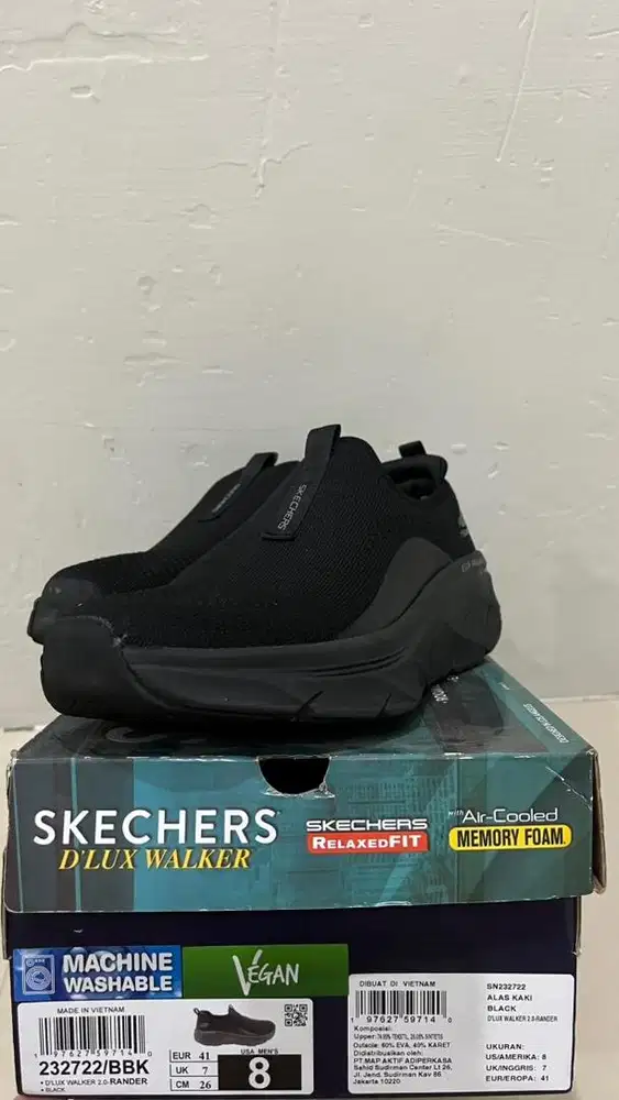 Sepatu Pria Skechers D'Lux Walker