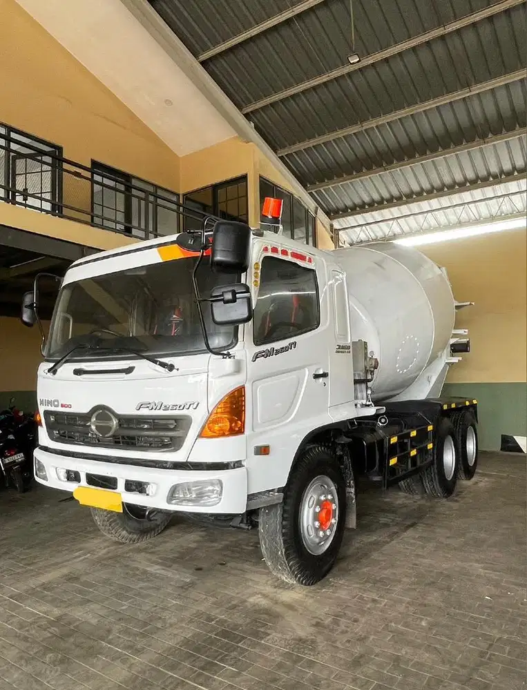 Truk Mixer Hino 500 FM 260 TI Tahun 2014