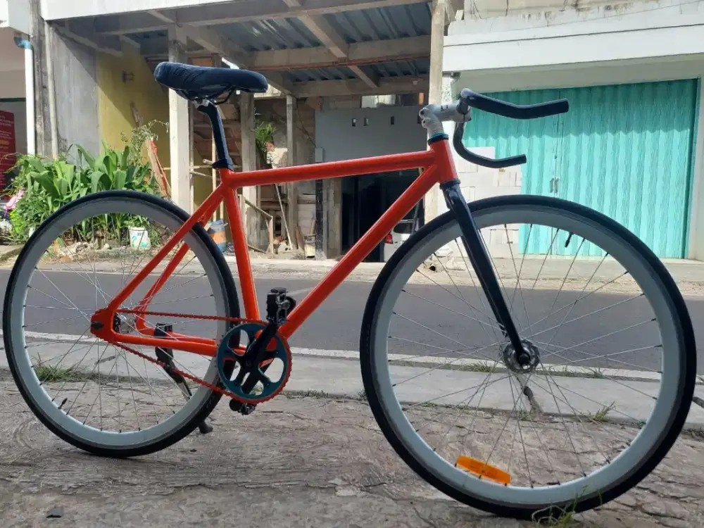 Sepeda fixie UNITED