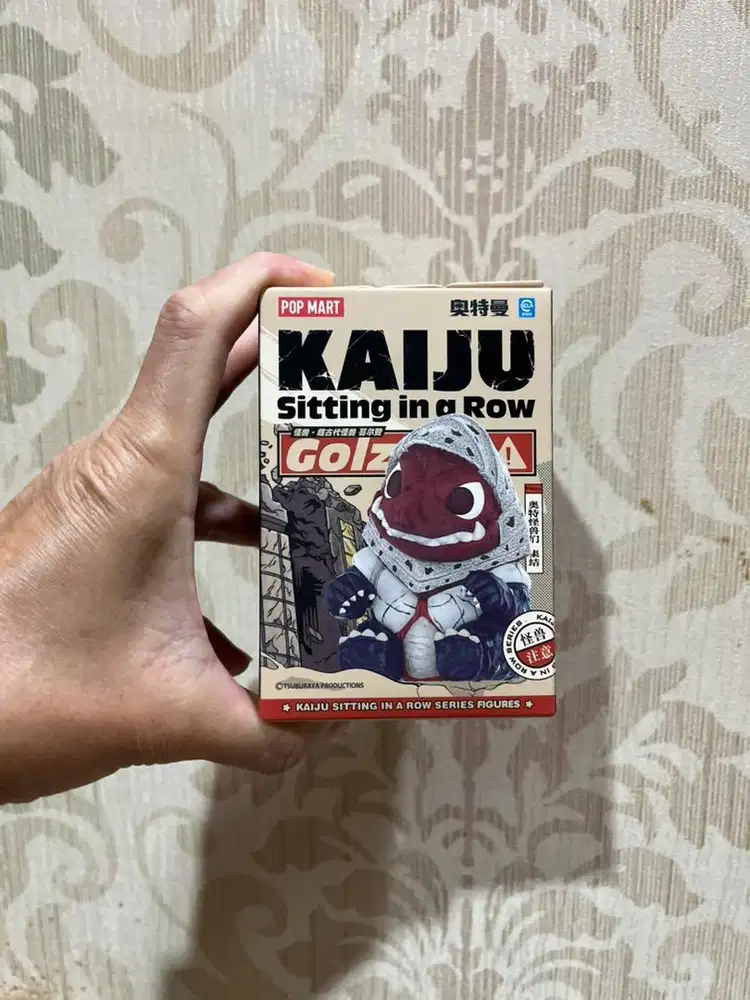Original pop mart Kaiju sitting in a row series karakter eleking BNOB