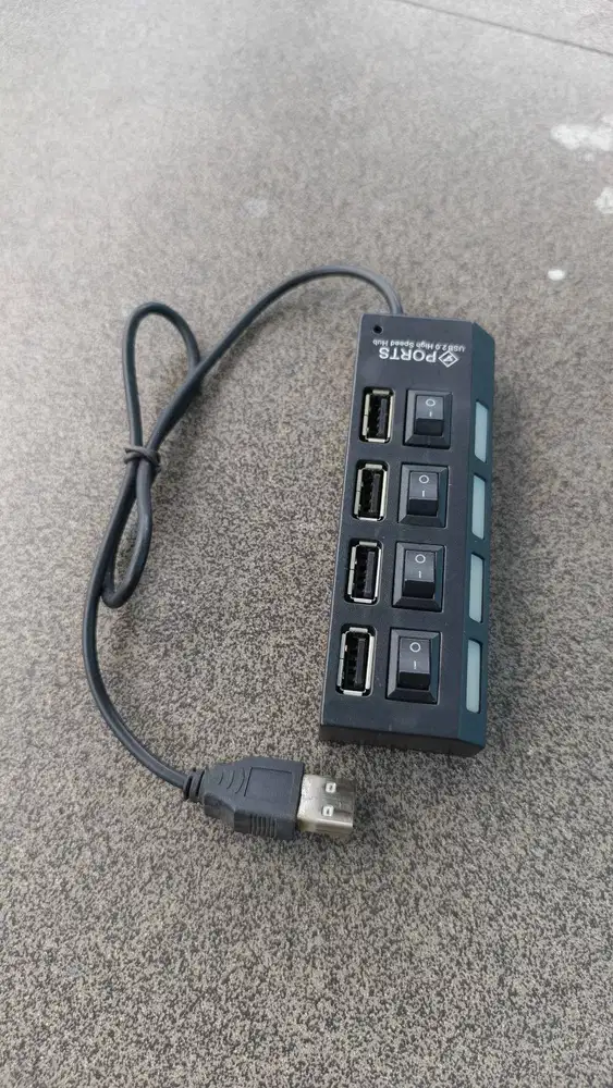 USB Hub 4 Port Saklar On Off USB 2.0 Kondisi Bekas, Normal dan Bagus