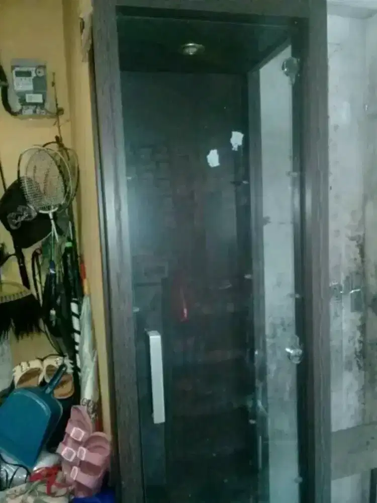 Jual lemari pintu kaca