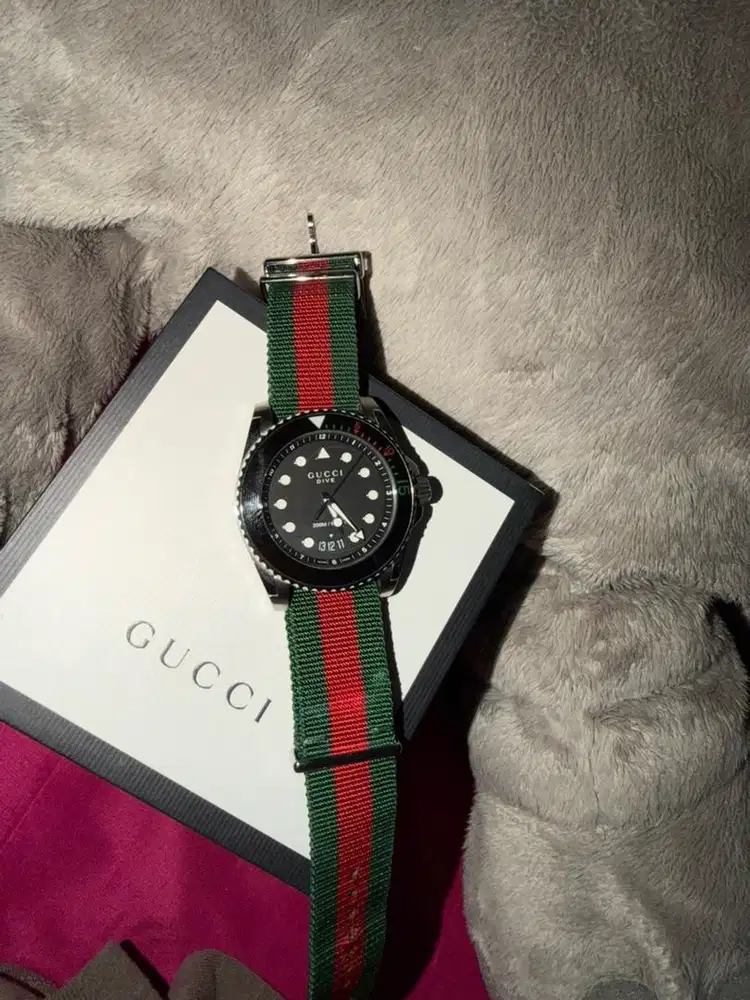 Gucci Dive YA136209 Original Mulus Like New 	2