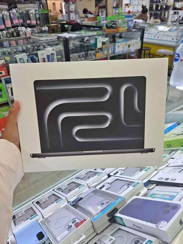 Macbook Pro M5 14 Inch 24/1TB SSD Space Black New Garansi IBox