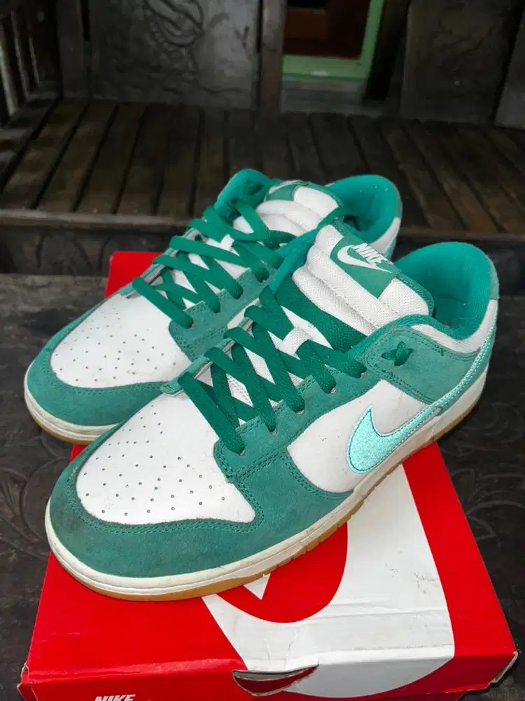 NIKE DUNK LOW SE
