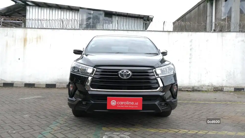 TOYOTA INNOVA VENTURER 2.0 AT 2021 HITAM