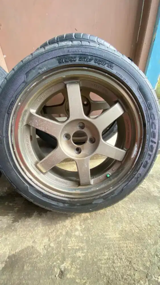 DIJUAL CEPAT ban mobil + velg 215/50 ZR17 monoblock ravseng