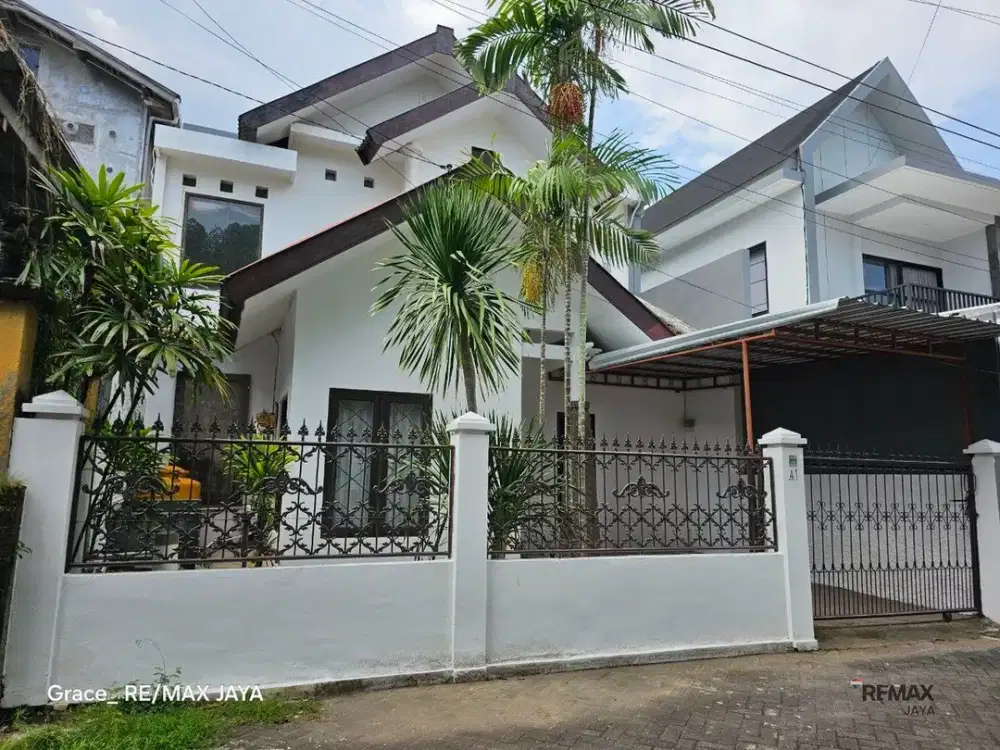 Rumah 4 Kamar Tidur Disewakan, di Area Sunset Road, Seminyak