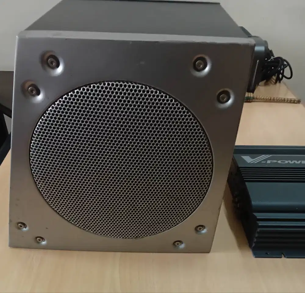 Dijual speaker aktive blaupunkt dan amplifier Alpine