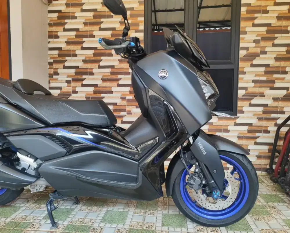 Xmax 250 abs connected tahun 2025 low km
