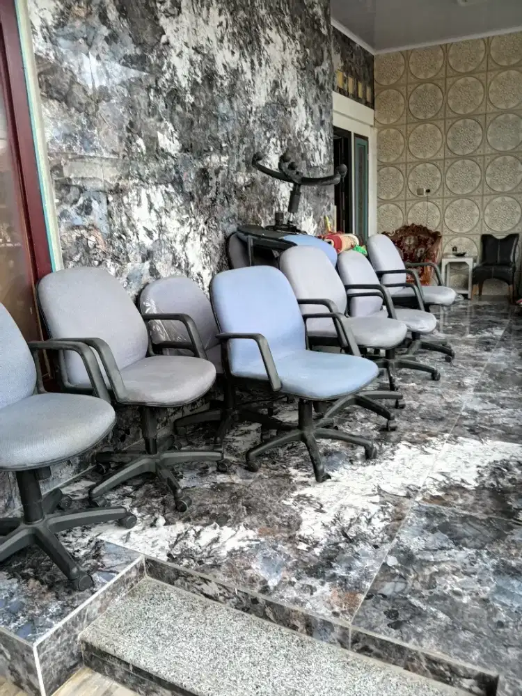 Jual kursi kantor bekas keadaan msh bagus