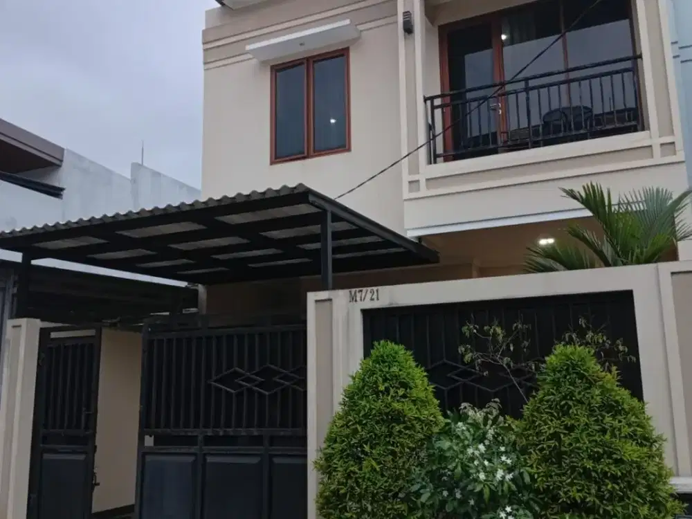 Di Jual rumah 2 lantai Bagus di Taman Gigi Jaka setia Bekasi Selatan