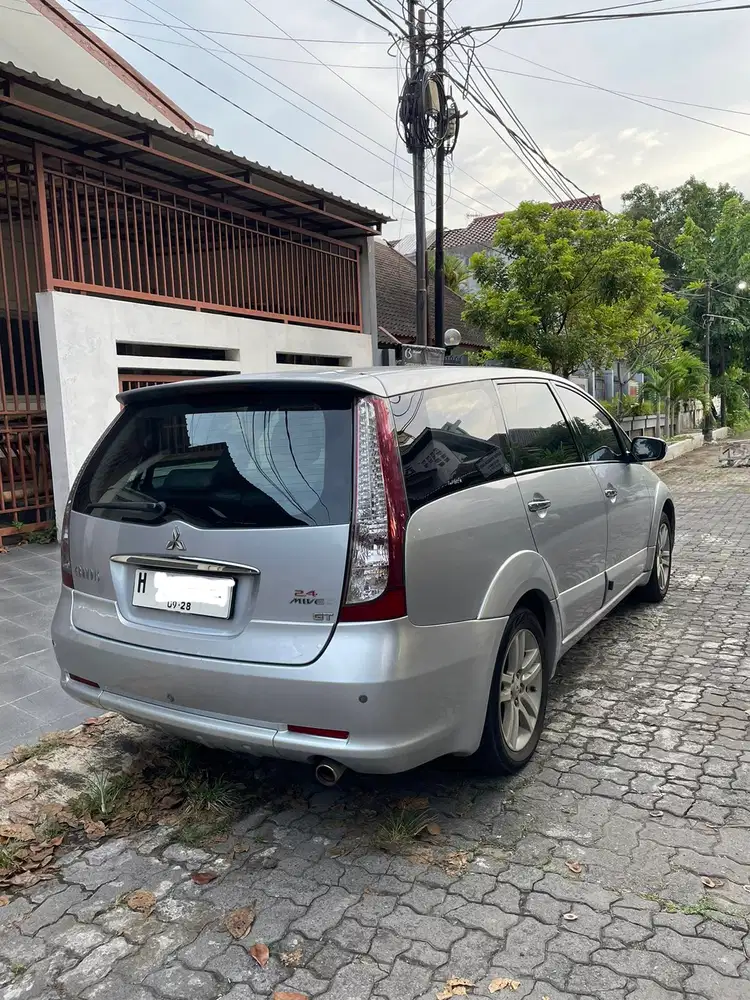 Mitsubishi Grandis 2008 Bensin