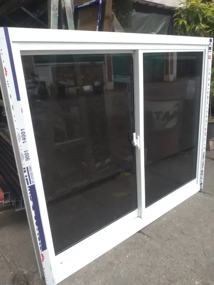 Jendela aluminium geser T100cm L100cm harga plus pemasangan 1,3 jt/pcs