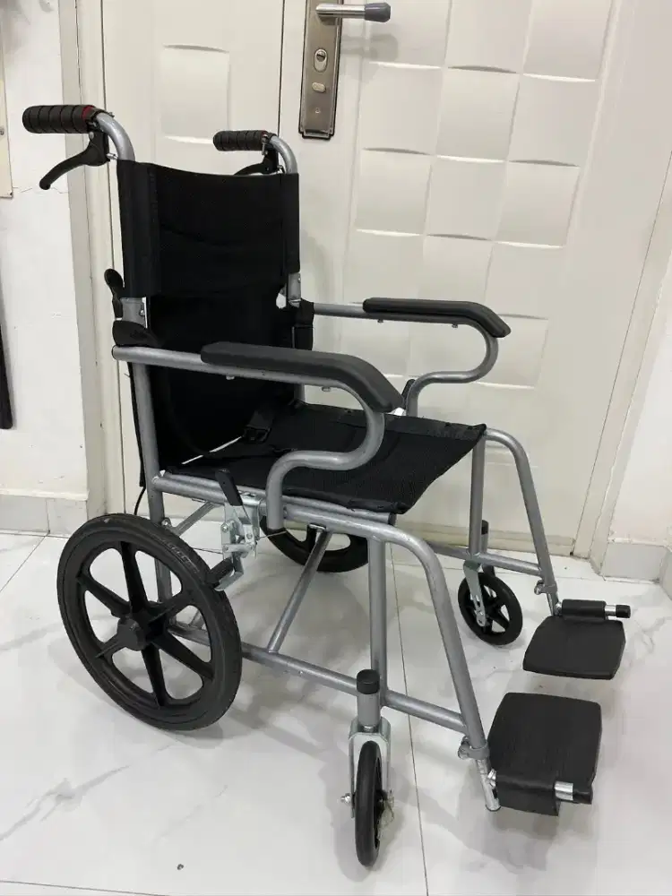 Kursi roda portable bekas rasa baru