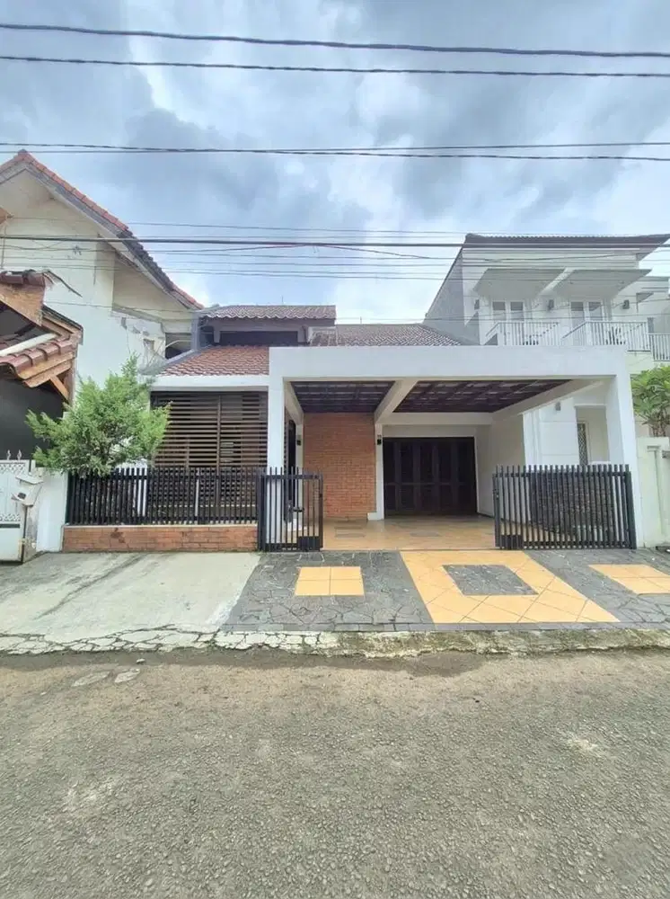 HOT SALE!!!RUMAH MEWAH SIAP HUNI LOKASI STRATEGIS BAGUS AMAN NYAMAN