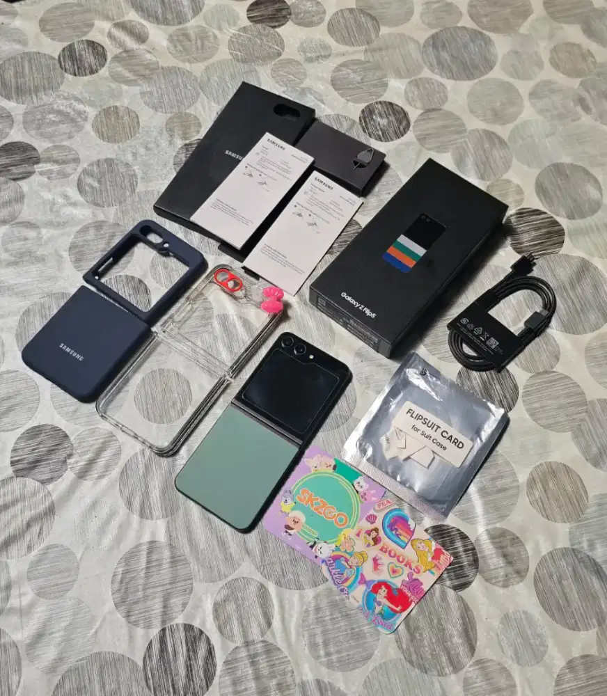 Samsung Galaxy Z Flip 5 8/512GB ex-Garansi Resmi SEIN Fullset + Bonus