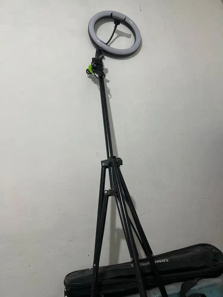 TRIPOD RINGLIGHT