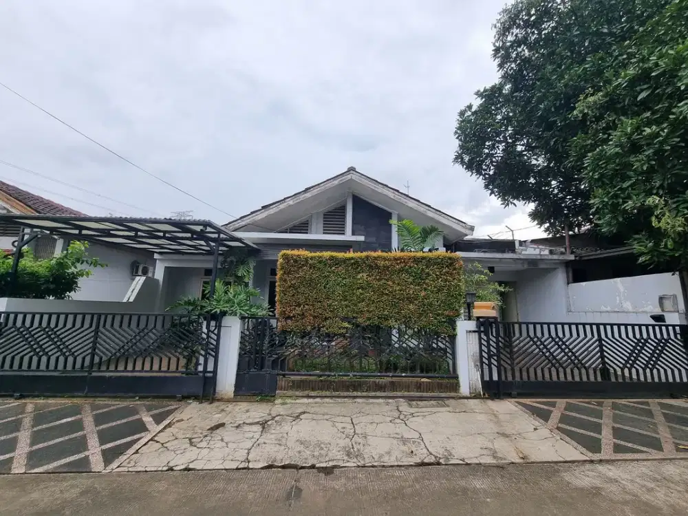 Rumah 3 Kamar 5 menit ke Living Plaza Cinere SHM Hadap Selatan J-45220