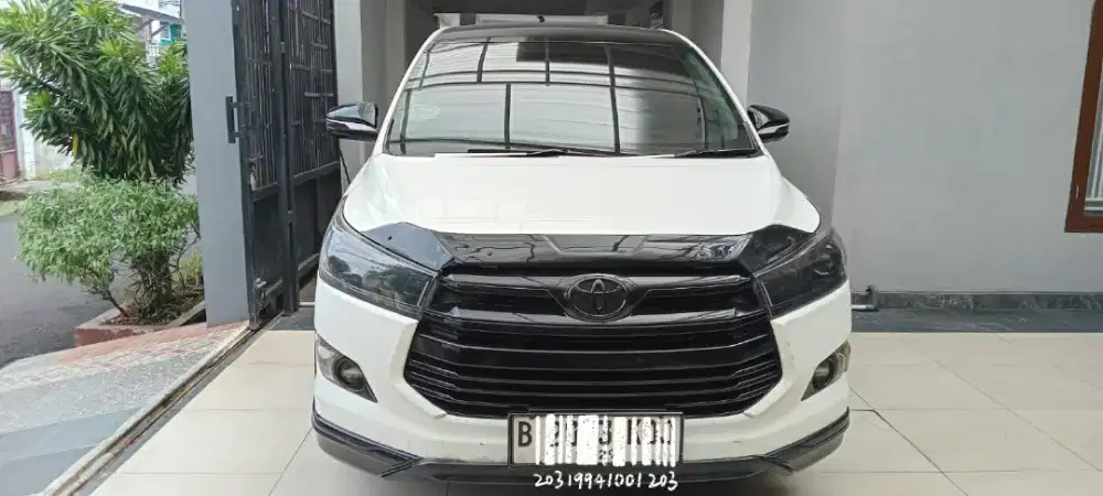 TOYOTA INNOVA VENTURER 2.4 SOLAR AUTOMATIC 2019 PUTIH