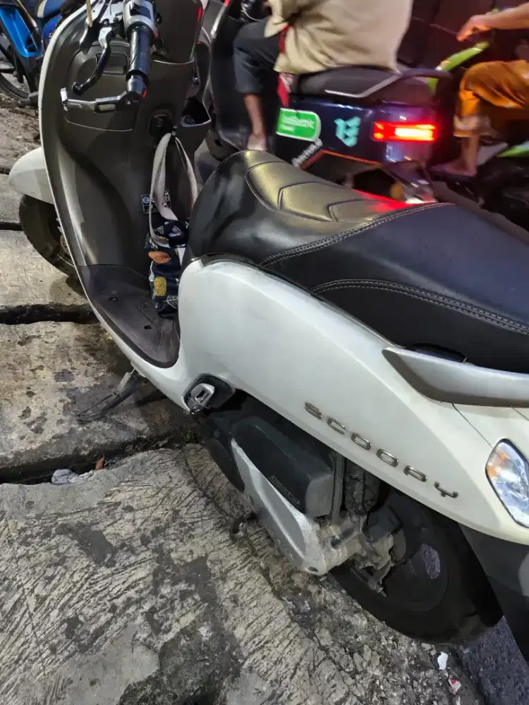 Scoopy prestige putih siap pakai