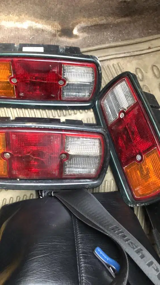 Lampu belakang jeep mercy W460