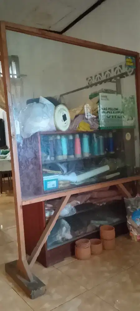 Pembatas Ruangan kaca