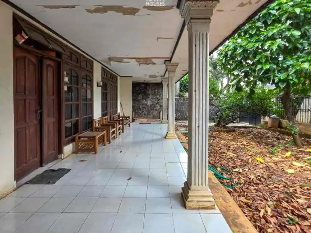 Dijual Rumah Lama Cocok untuk Klinik Kantor Cafe Dll di Kebayoran Baru