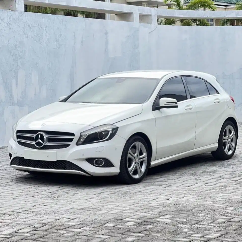 (CASH) Mercedes Benz A200 HB (Hatchback) 2014