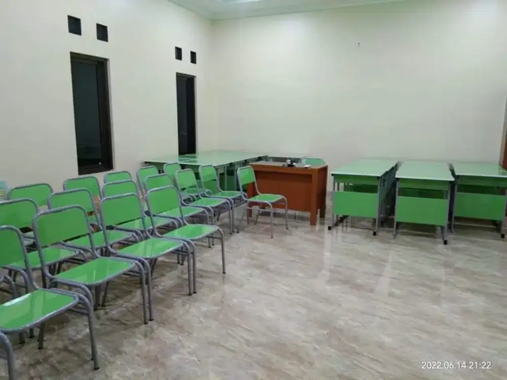 Meja kursi sekolah pengiriman gratis tersedia