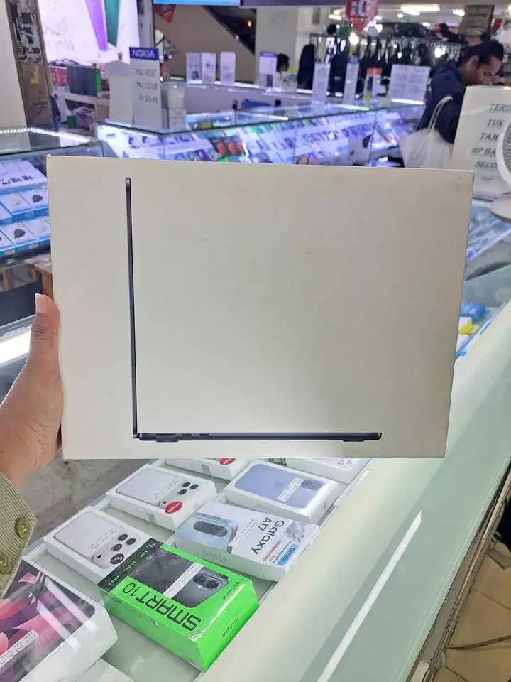 Macbook Air M4 24/512GB SSD Midnight New Garansi IBox