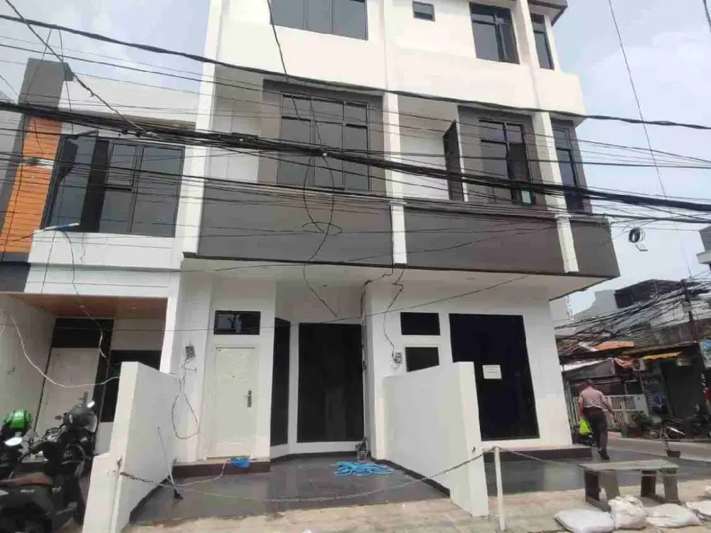 di jual rumah usaha strategis di jln kran Kemayoran Jakarta pusat