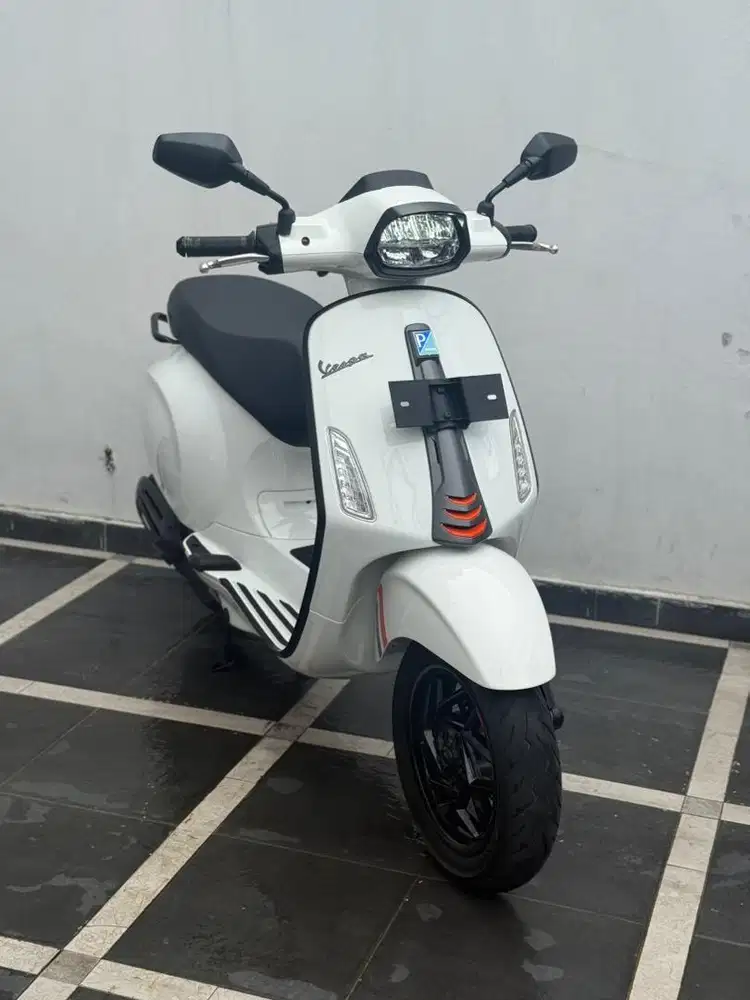Vespa Sprint S 2025 ( km 400 perak)